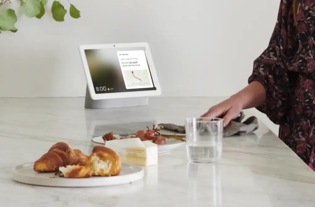 Google Nest Hub to coordinate schedules at breakfast