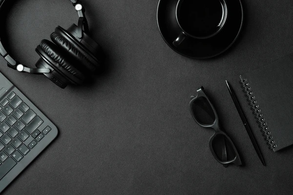 best desk accessories 2025 for minimalist desk setup