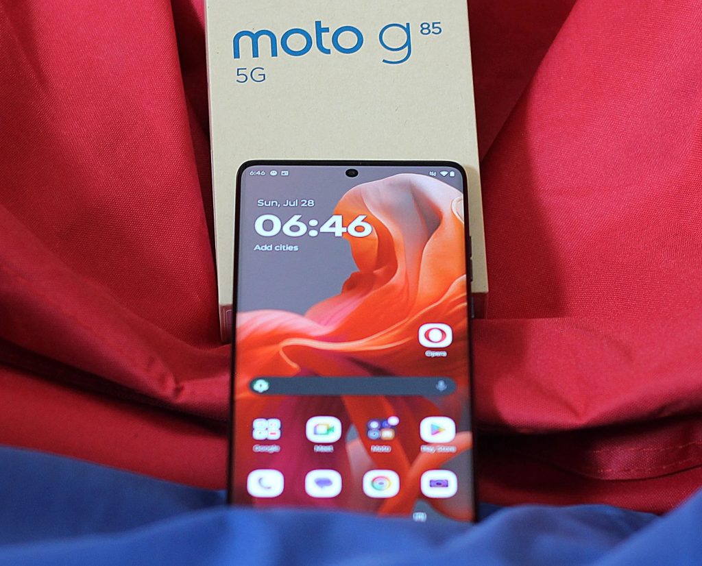 Motorola G85 stock Android budget smartphone 2025.