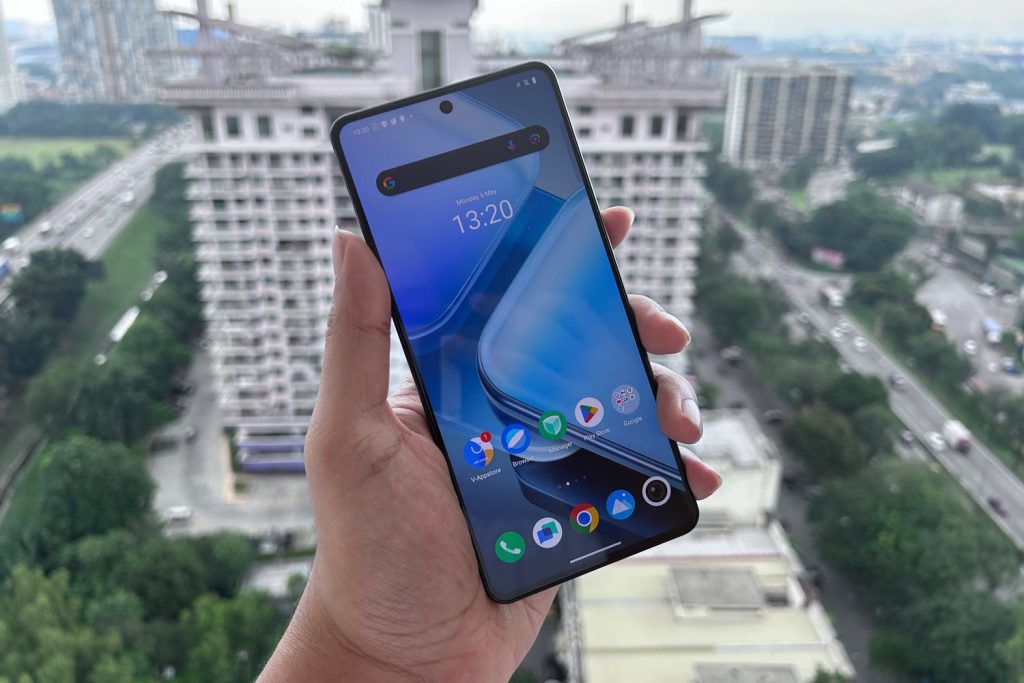 iQOO Z9 5G affordable smartphone with ultra-fast charging 2025