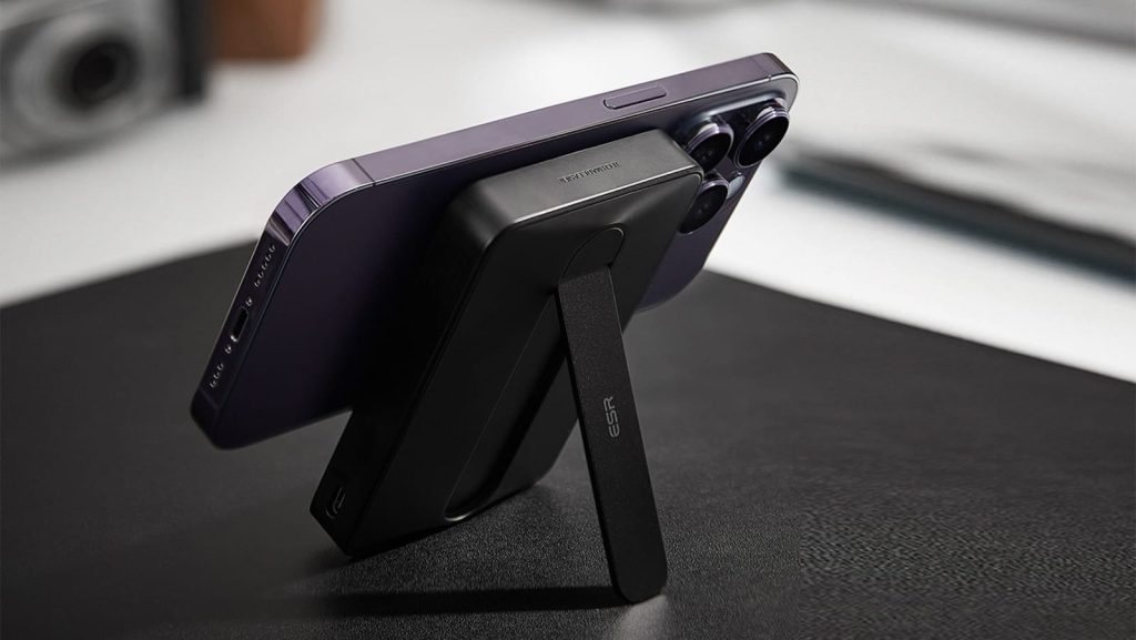 ESR HaloLock Kickstand Power Bank