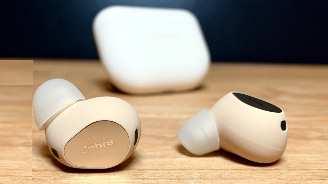 Noise-cancelling earbuds