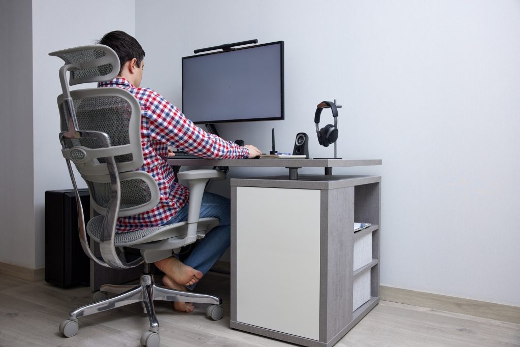 Common ergonomic mistakes that cause work from home back pain