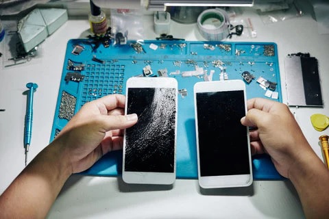Smartphone repair vs upgrade comparison on a desk